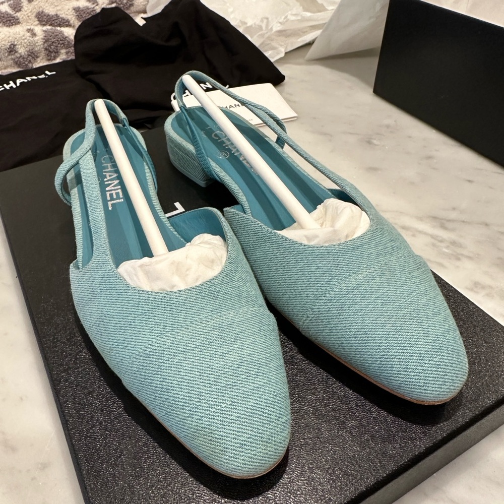 CHANEL 21S Neon Blue Denim Slingback Flats Cap Toe CC Shoes - Size 39